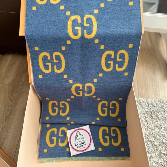 Authentic Gucci jacquard GG Logo Wool Silk Scarf Blue & Yellow - Picture 7 of 13